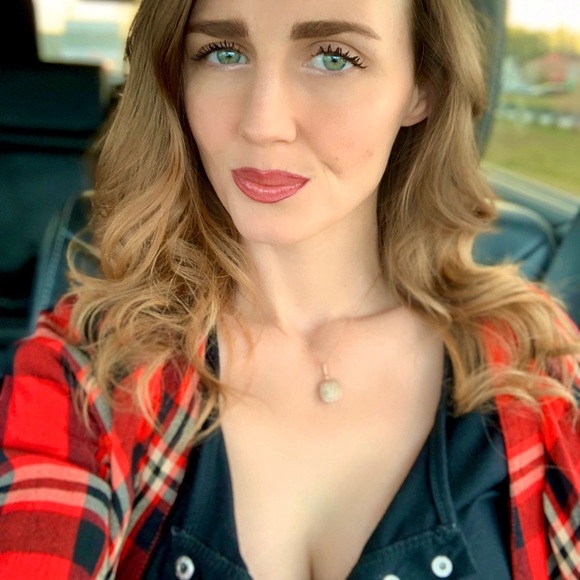 Meet your Posher, Whitney - Picture 4 of 4